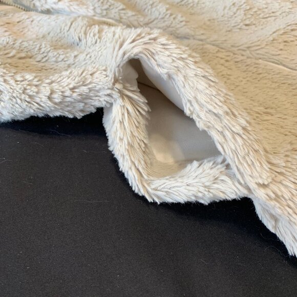 Patagonia Vest Fleece. Full Zip Size XS. Women. Cream. - Picture 12 of 14